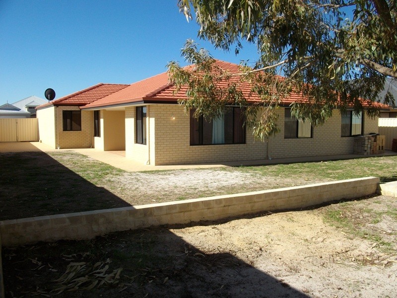 16 Wells Rd, Pinjarra WA 6208