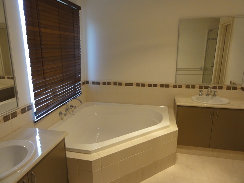 16 Wells Rd, Pinjarra WA 6208