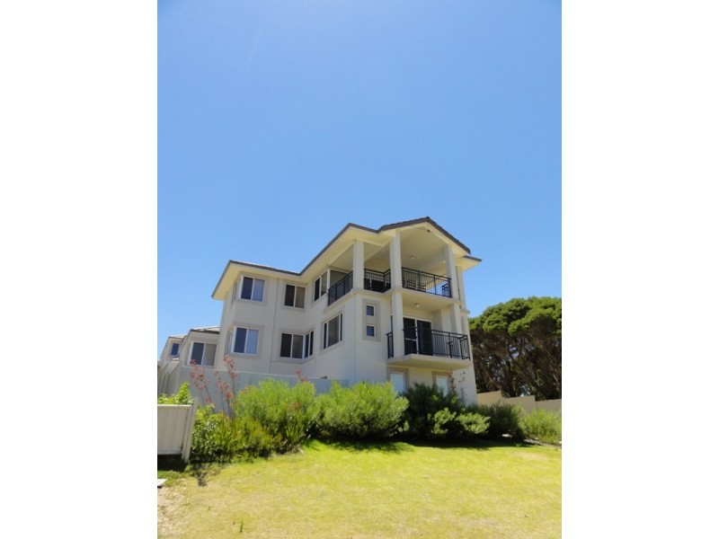 1/ 110 Leighton Rd, Halls Head WA 6210