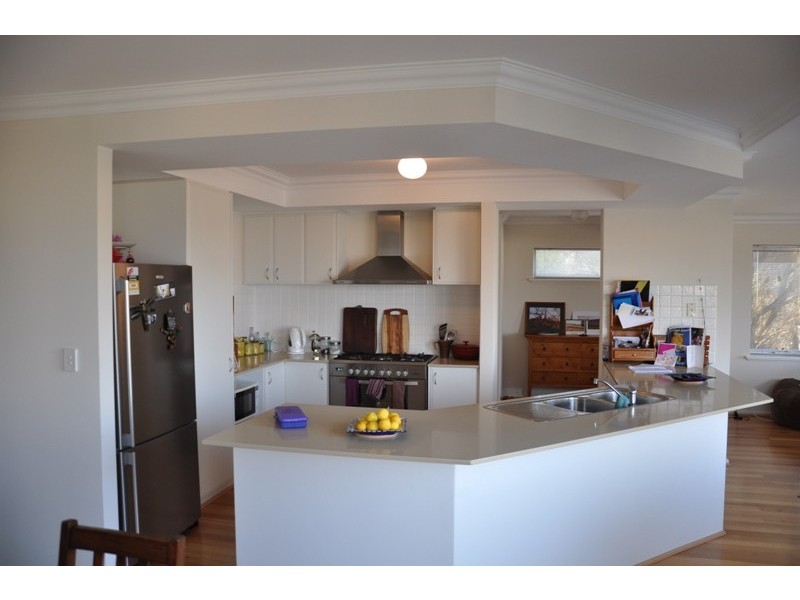 1/ 110 Leighton Rd, Halls Head WA 6210