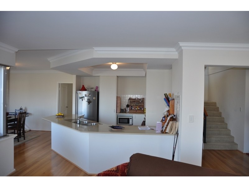 1/ 110 Leighton Rd, Halls Head WA 6210