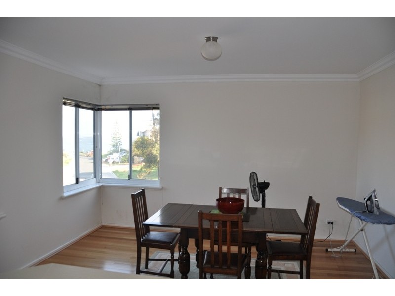 1/ 110 Leighton Rd, Halls Head WA 6210