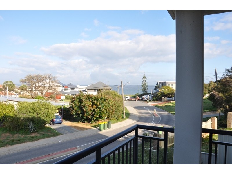 1/ 110 Leighton Rd, Halls Head WA 6210