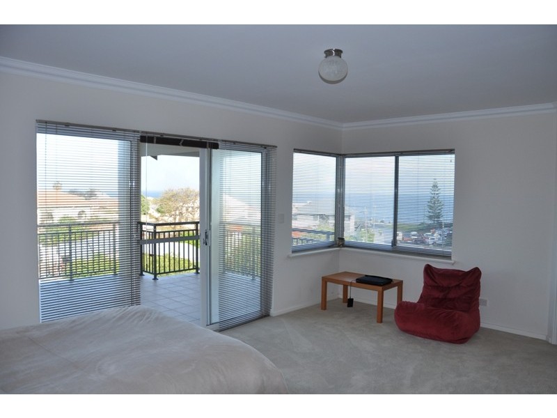1/ 110 Leighton Rd, Halls Head WA 6210
