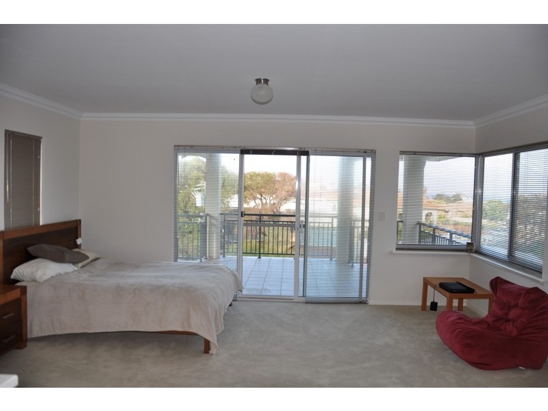 1/ 110 Leighton Rd, Halls Head WA 6210
