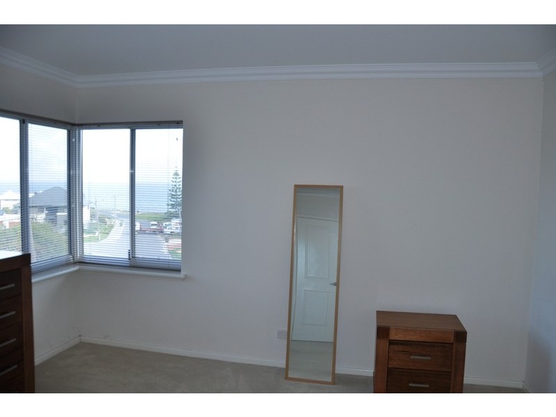 1/ 110 Leighton Rd, Halls Head WA 6210