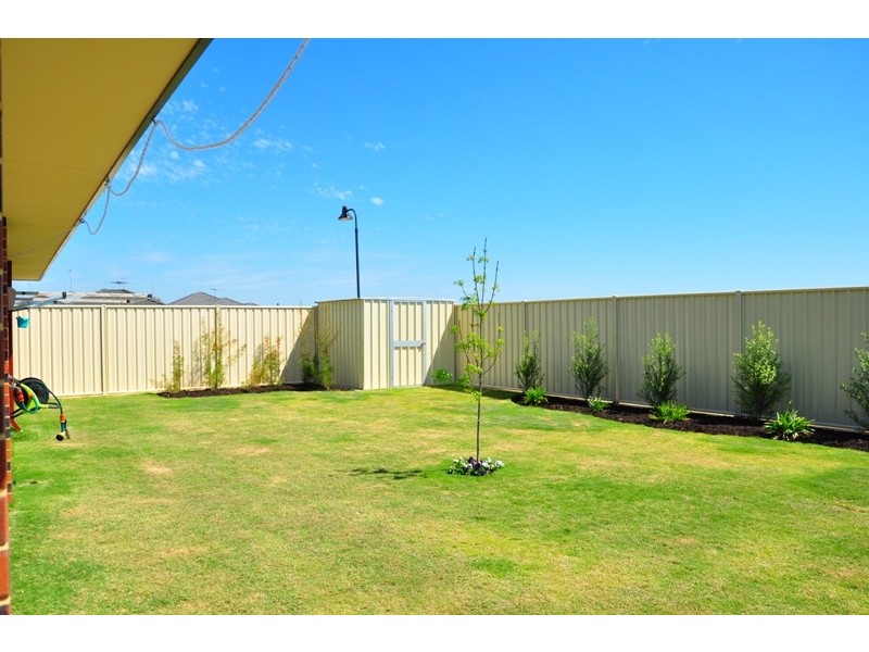 28 Tandure Heights, Lakelands WA 6180