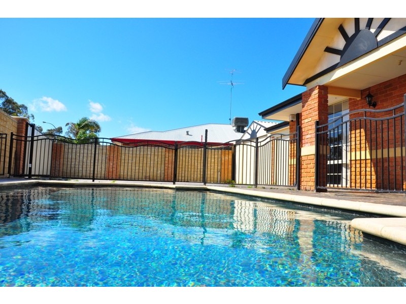 2 Falstaff Close, Greenfields WA 6210