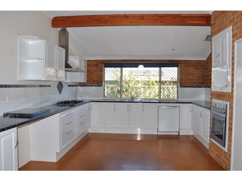 2 Falstaff Close, Greenfields WA 6210