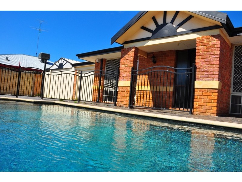 2 Falstaff Close, Greenfields WA 6210