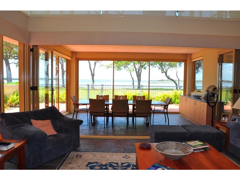 15 Chimneys Retreat, Erskine WA 6210