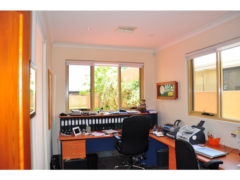 15 Chimneys Retreat, Erskine WA 6210