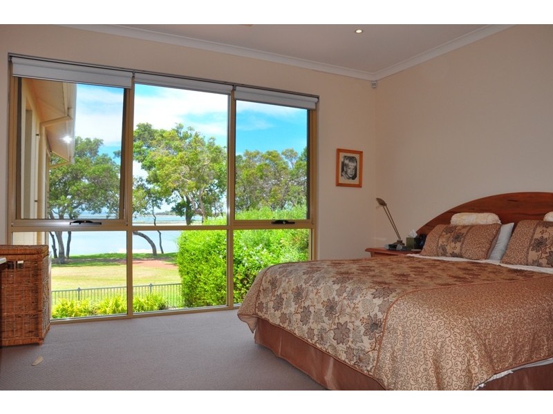 15 Chimneys Retreat, Erskine WA 6210