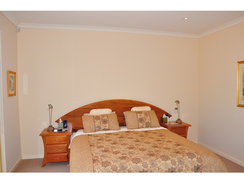 15 Chimneys Retreat, Erskine WA 6210