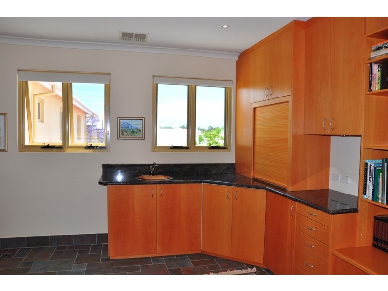 15 Chimneys Retreat, Erskine WA 6210