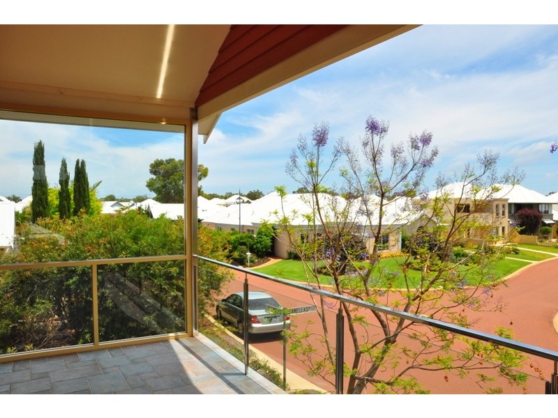 15 Chimneys Retreat, Erskine WA 6210