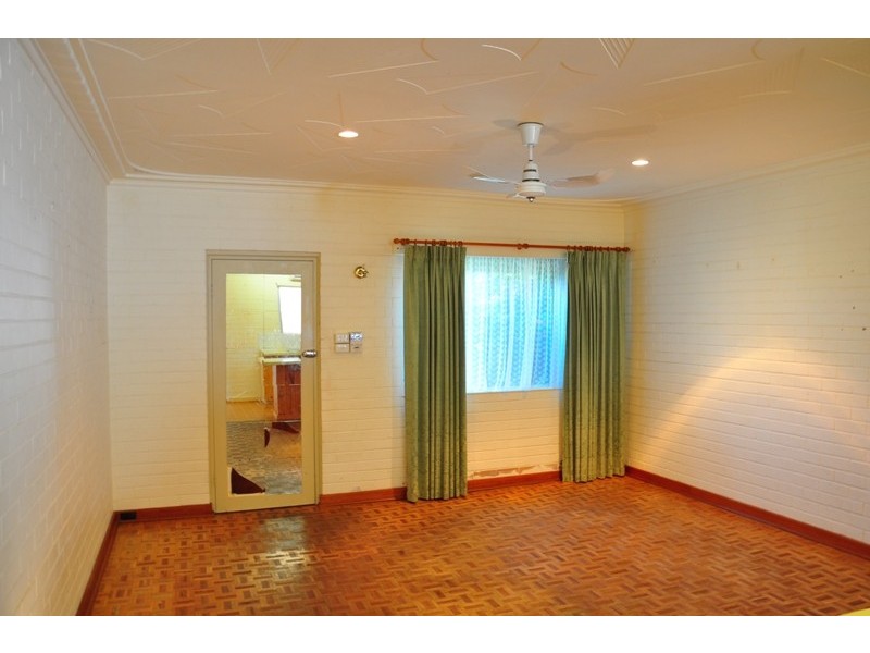 10 Sharland St, Halls Head WA 6210