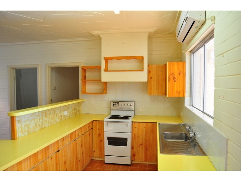 10 Sharland St, Halls Head WA 6210