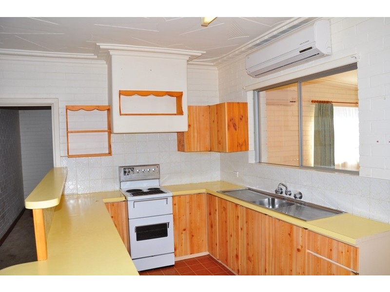 10 Sharland St, Halls Head WA 6210