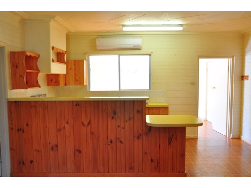 10 Sharland St, Halls Head WA 6210