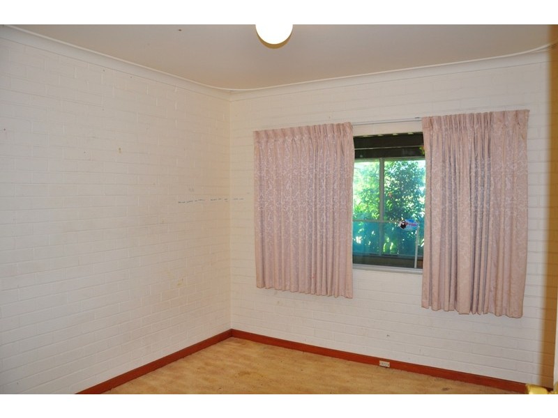 10 Sharland St, Halls Head WA 6210