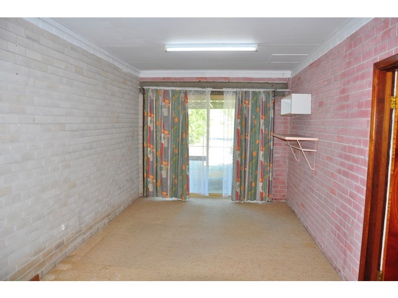 10 Sharland St, Halls Head WA 6210