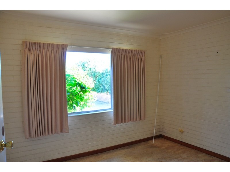 10 Sharland St, Halls Head WA 6210