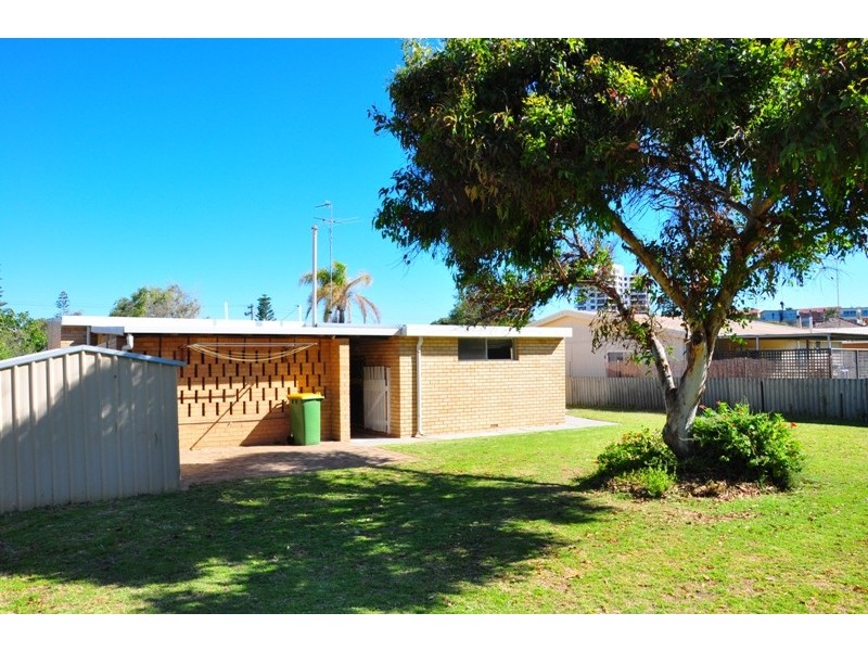 10 Sharland St, Halls Head WA 6210