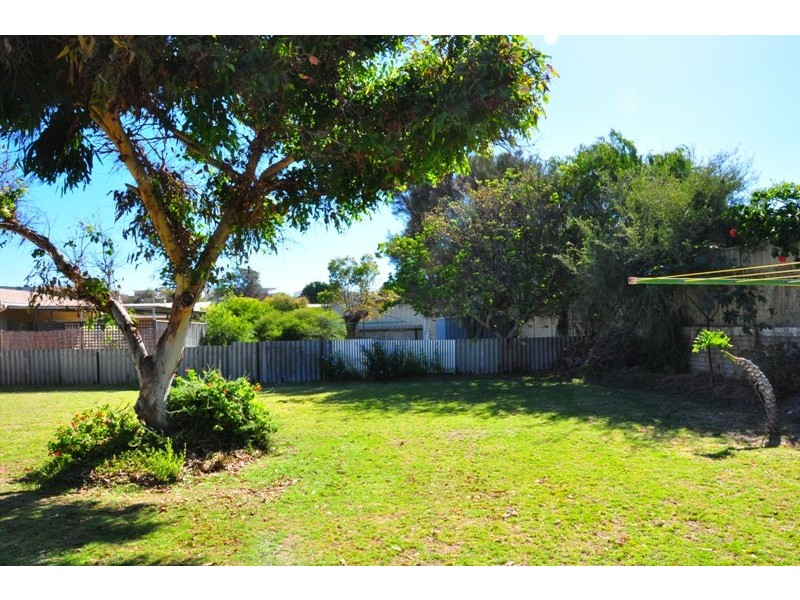 10 Sharland St, Halls Head WA 6210