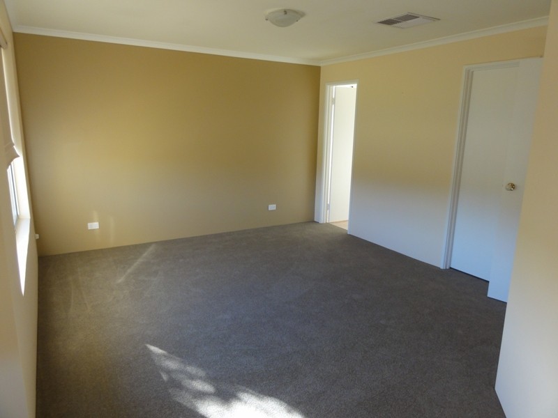 8 Eiffel Crescent, Port Kennedy WA 6172