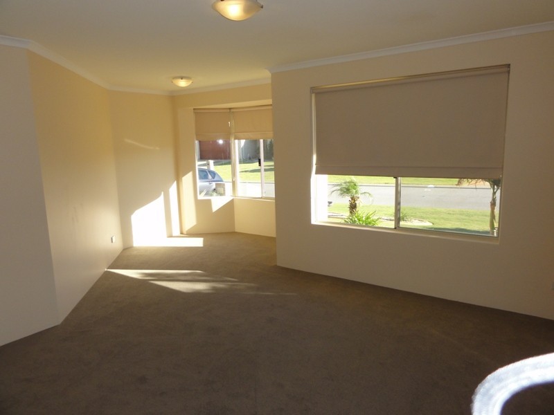 8 Eiffel Crescent, Port Kennedy WA 6172