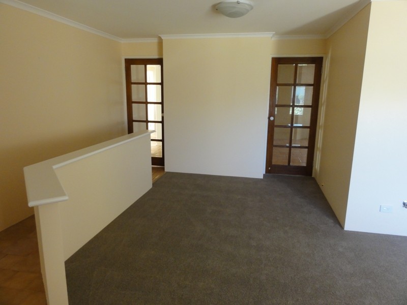 8 Eiffel Crescent, Port Kennedy WA 6172