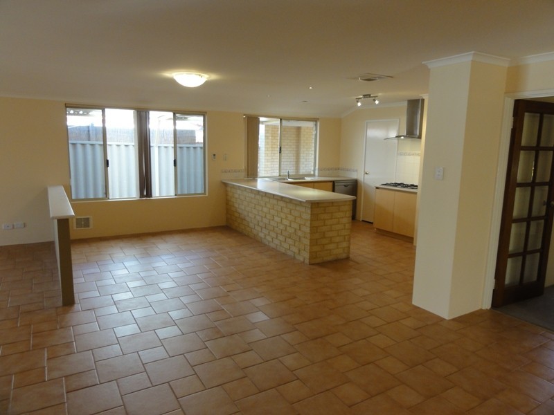 8 Eiffel Crescent, Port Kennedy WA 6172