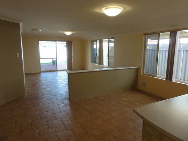 8 Eiffel Crescent, Port Kennedy WA 6172