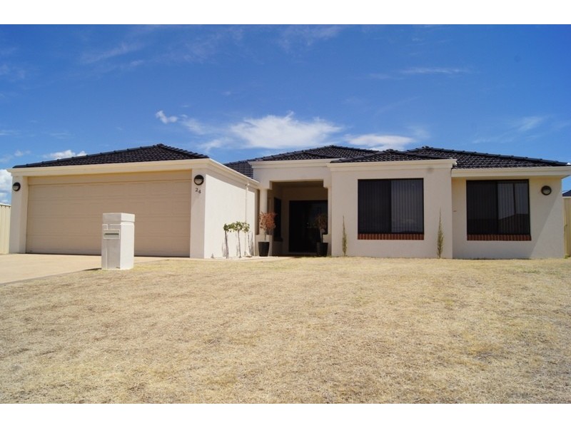 24 Hamlet Pass, Pinjarra WA 6208
