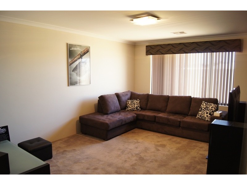 24 Hamlet Pass, Pinjarra WA 6208