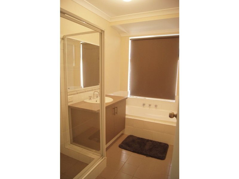 24 Hamlet Pass, Pinjarra WA 6208