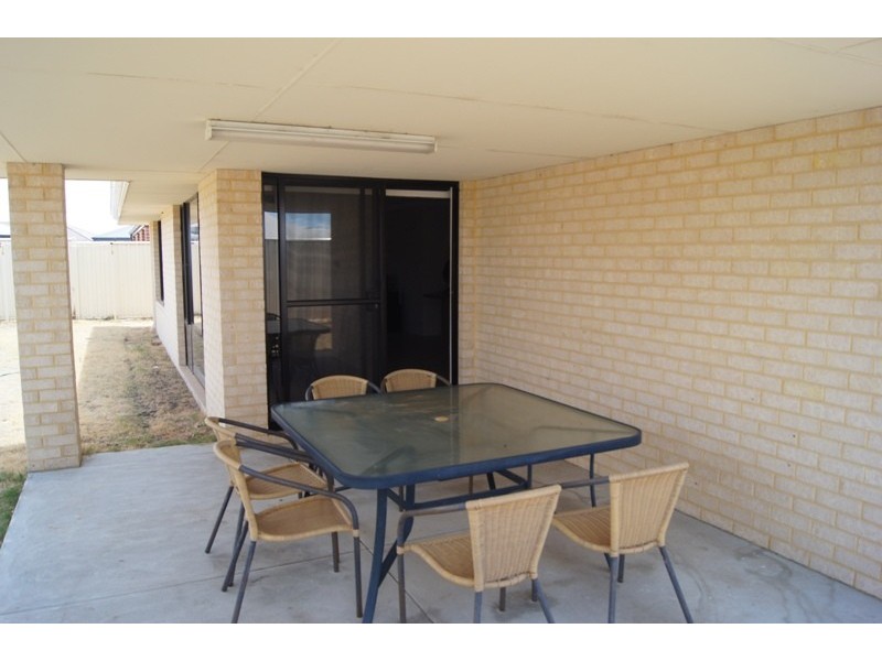 24 Hamlet Pass, Pinjarra WA 6208