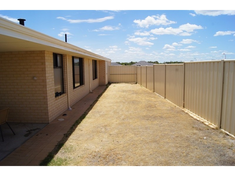 24 Hamlet Pass, Pinjarra WA 6208