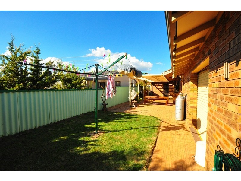 4 Sussex Place., Halls Head WA 6210