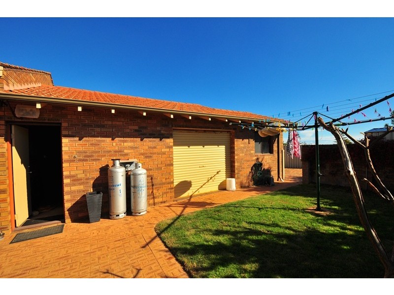 4 Sussex Place., Halls Head WA 6210