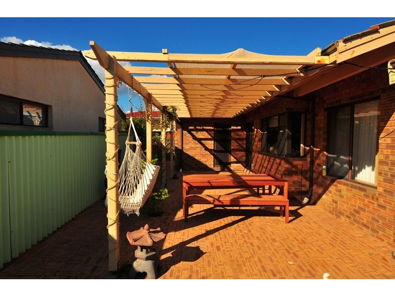 4 Sussex Place., Halls Head WA 6210