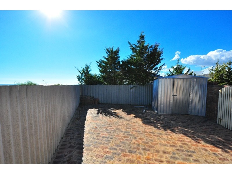 4 Sussex Place., Halls Head WA 6210