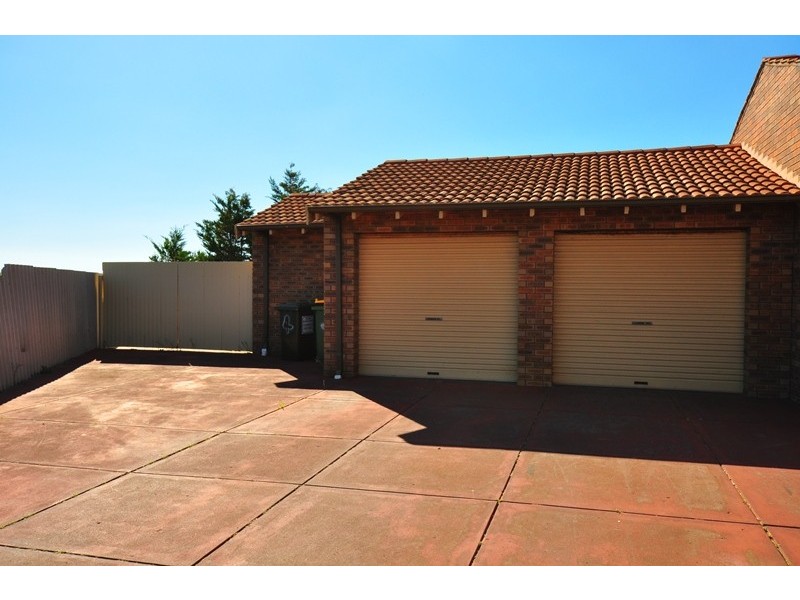 4 Sussex Place., Halls Head WA 6210