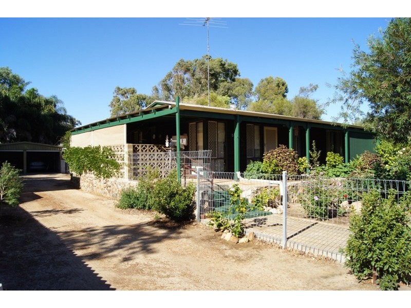 4 Racecourse Rd, Pinjarra WA 6208