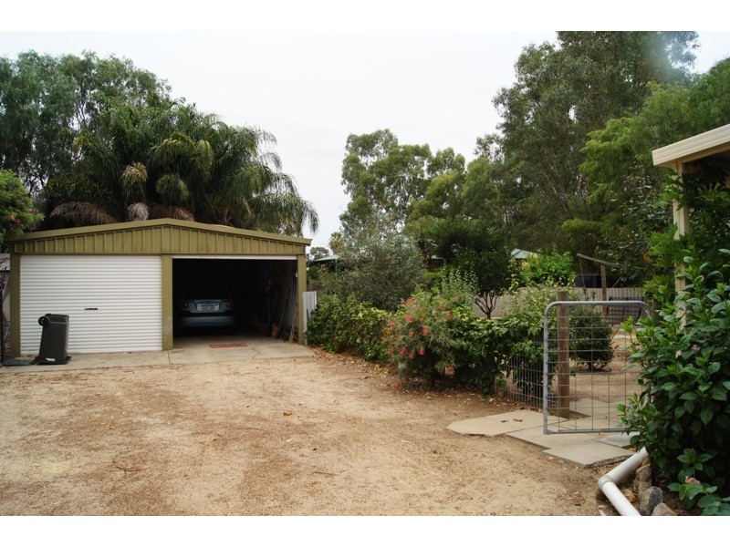 4 Racecourse Rd, Pinjarra WA 6208