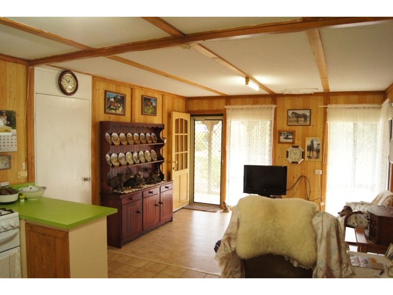 4 Racecourse Rd, Pinjarra WA 6208