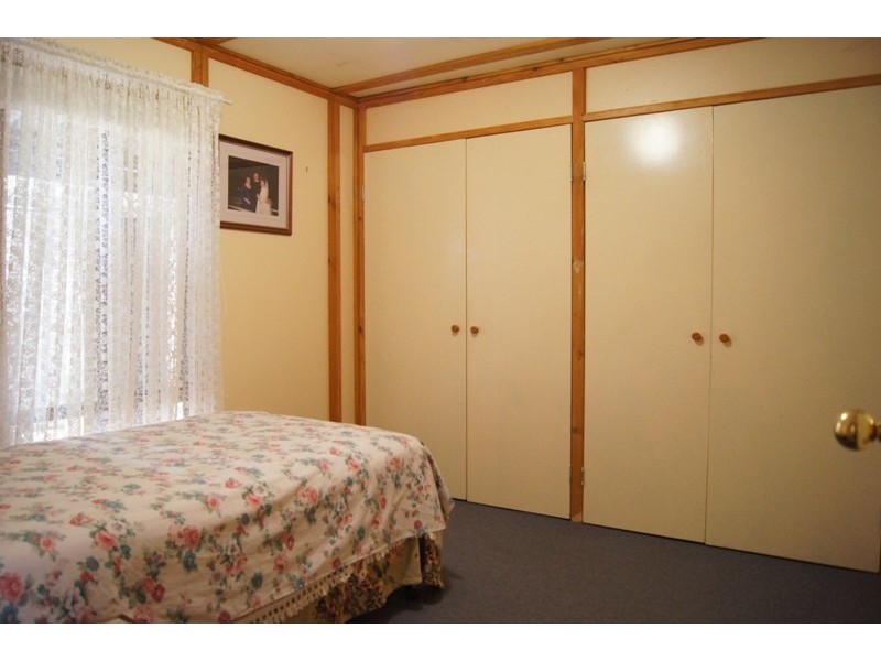 4 Racecourse Rd, Pinjarra WA 6208