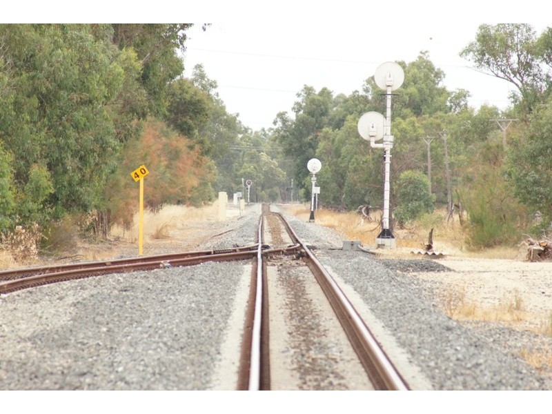 4 Racecourse Rd, Pinjarra WA 6208