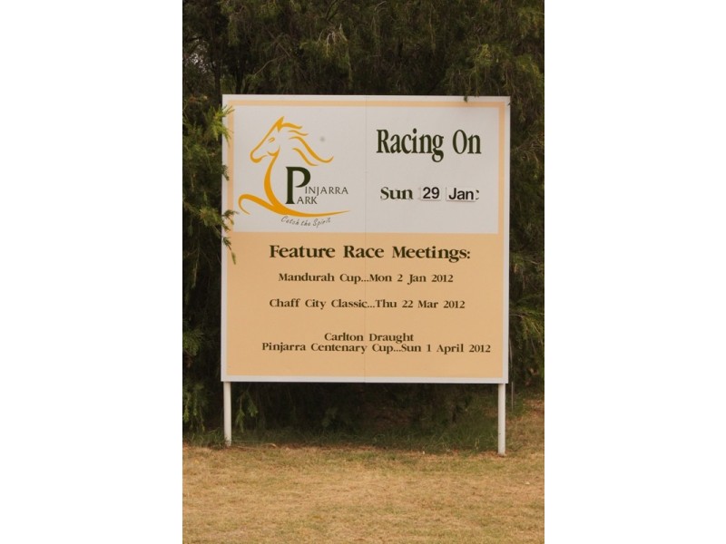 4 Racecourse Rd, Pinjarra WA 6208